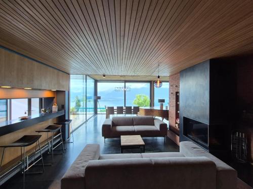 Architect house with gorgeous view lake & Wildlife