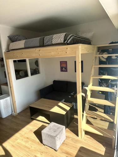 Palanda nebo palandy na pokoji v ubytování Appartement Pornic plage Noëveillard à pied
