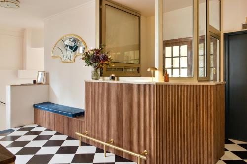 a bathroom with a sink and a mirror at Hôtel de la Comète in Paris