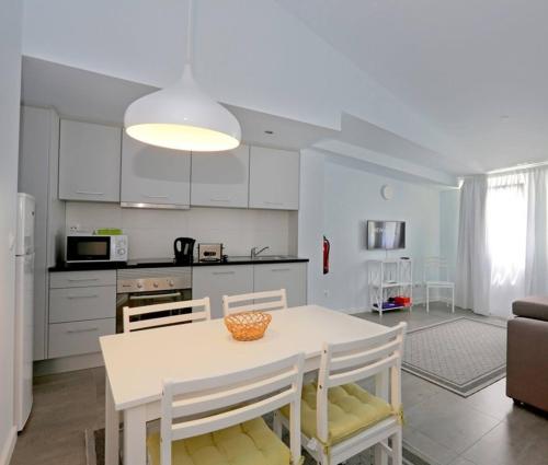 Kuchyň nebo kuchyňský kout v ubytování QUO Almeida Garrett