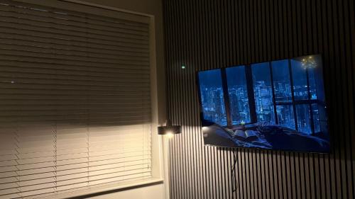 24-7 Secure City Centre Apartment with Parking for Families & Contractors photo 81