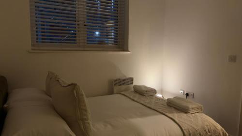 24-7 Secure City Centre Apartment with Parking for Families & Contractors photo 82