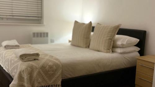 24-7 Secure City Centre Apartment with Parking for Families & Contractors photo 83