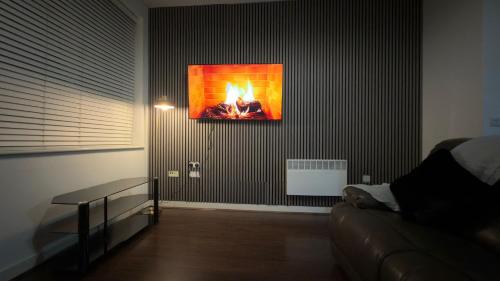 24-7 Secure City Centre Apartment with Parking for Families & Contractors photo 92