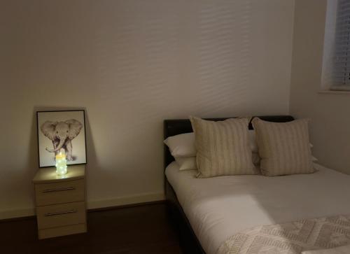 24-7 Secure City Centre Apartment with Parking for Families & Contractors photo 93