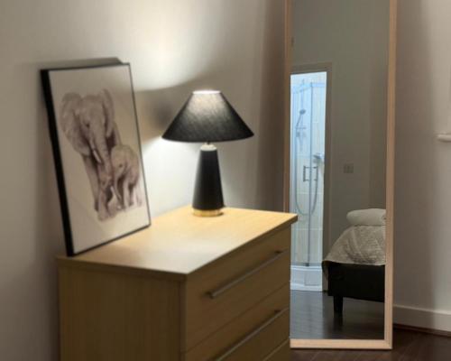 24-7 Secure City Centre Apartment with Parking for Families & Contractors photo 102