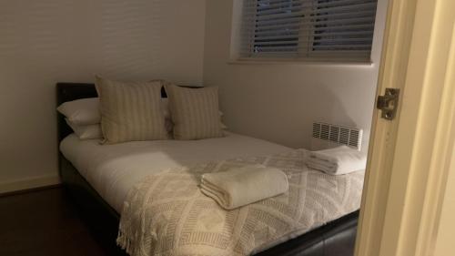 24-7 Secure City Centre Apartment with Parking for Families & Contractors photo 103