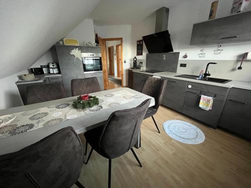 Kuchyň nebo kuchyňský kout v ubytování Wohnung in Steimel