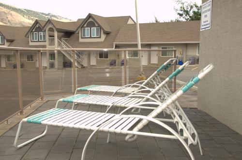 a white bench with two baseball bats on it at Best Budget Inn & Suites Kamloops in Kamloops