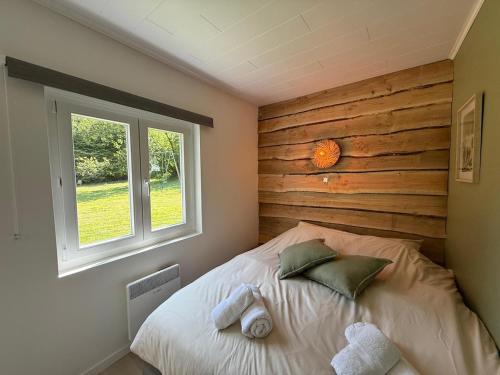 a small bedroom with a bed with a window at Chalet Woodyoustay in Theux