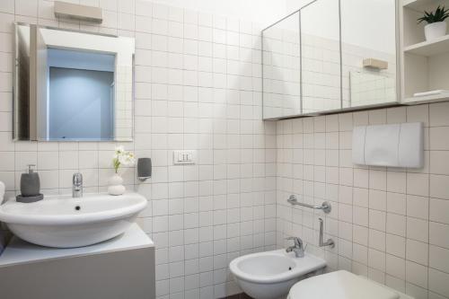 Garibaldi Apt-Milan Moscova District-Cozy&Central photo 9