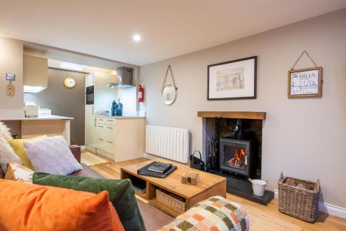a living room with a couch and a fireplace at Crossroads Cottage in Drumnadrochit
