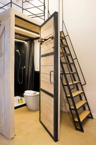 a bunk bed with a staircase in a bathroom at Unique à Nantes ! Surprenantes- Jules Verne in Nantes
