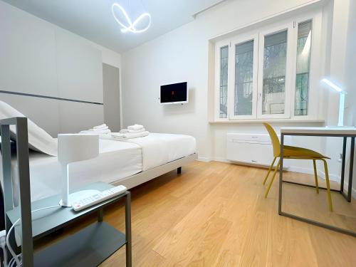 En eller flere senge i et værelse på Elegantis Aventino Suite Apartment - Colosseo, Metro and Circo Massimo Nearby