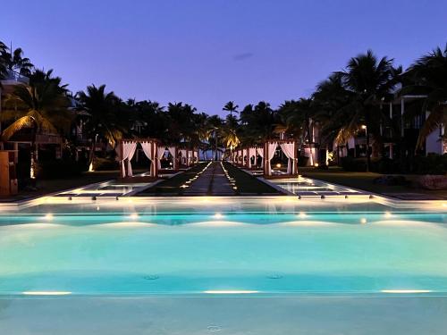 Go away to this charming apt at Sublime w private jacuzzi included