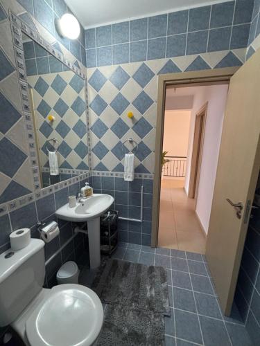 Koupelna v ubytování Beautiful house near Venus beach