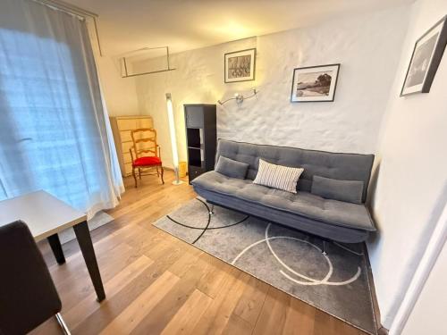 Et opholdsområde på Champfer Garden Apartment