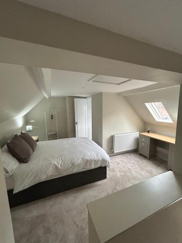 Postel nebo postele na pokoji v ubytování 15B Church Street, Bingham, Nottingham, Nottinghamshire, NG13 8AL