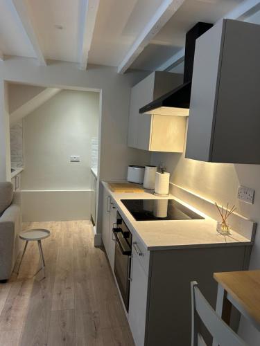 Kuchyň nebo kuchyňský kout v ubytování 15B Church Street, Bingham, Nottingham, Nottinghamshire, NG13 8AL