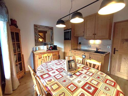 Appartement cosy 3 pièces, cheminée, garage, WIFI, Méribel - FR-1-411-185