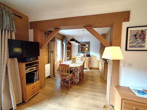 Appartement cosy 3 pièces, cheminée, garage, WIFI, Méribel - FR-1-411-185