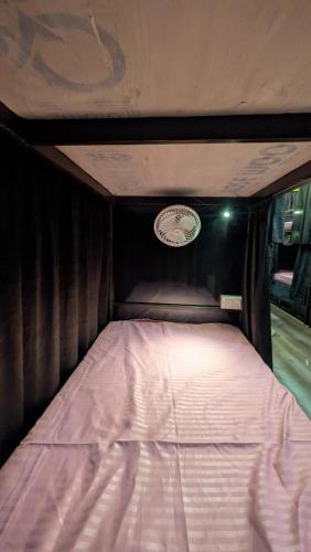 a bed in the back of a small room at Shri Ashray in Varanasi