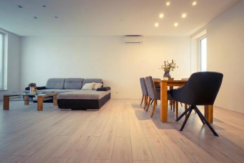 Exkluzívny penthouse 145 m2 s panoramatickou strešnou terasou 130 m2