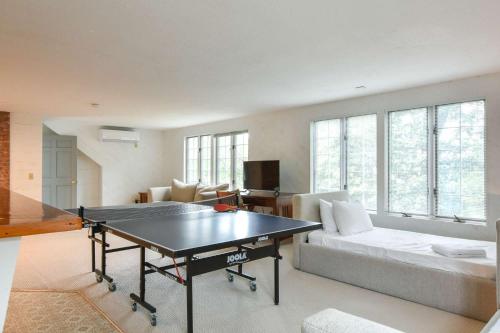 Et opholdsområde på Private pool 3 mins to Skaket Beach