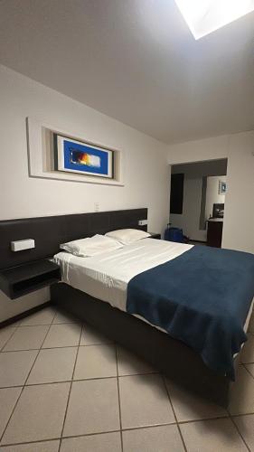 En eller flere senge i et værelse på Casa Kite Academy