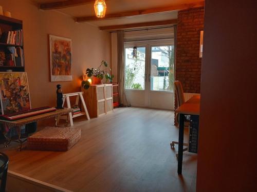 Khu vực ghế ngồi tại Spacious Eclectic Home Near Sea & Amsterdam