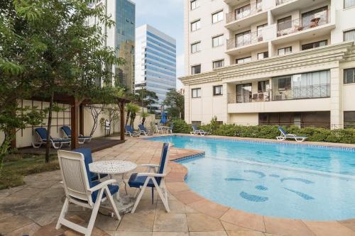 Hồ bơi trong/gần Flat 02 Quartos Long Stay Alvorada Vila Olímpia