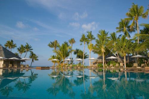 Swimmingpoolen hos eller tæt på Veligandu Maldives Resort Island