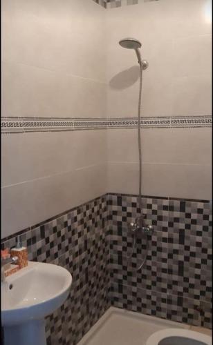 a bathroom with a sink and a shower at bel appartement à Martil in Martil