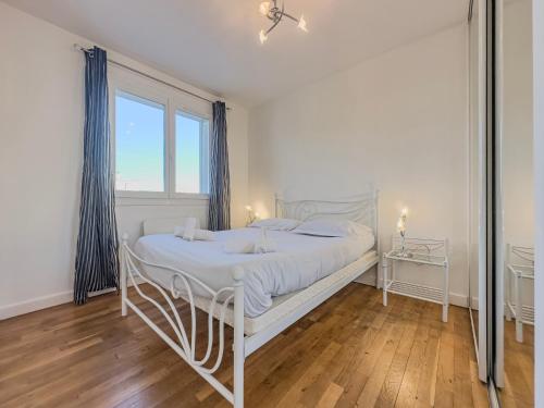 En eller flere senge i et værelse på Le 19 Lavigne - Parking