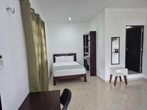 En eller flere senge i et værelse på Casa Jatsutsil Bacalar