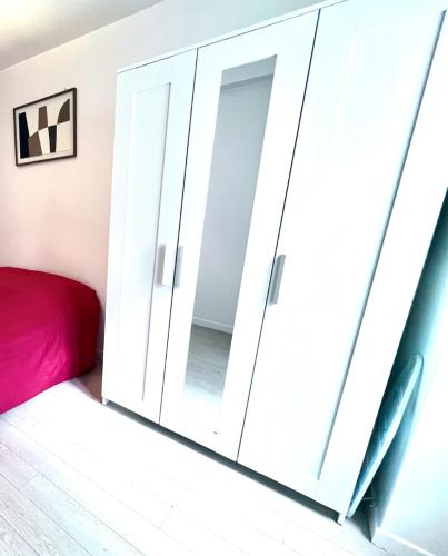 Bright 1 bedroom first floor near Republique Paris 10