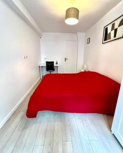 Bright 1 bedroom first floor near Republique Paris 10