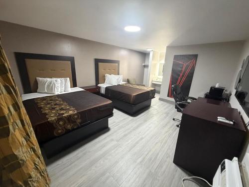 En eller flere senge i et værelse på Ivory Tower Motor Inn Green Brook