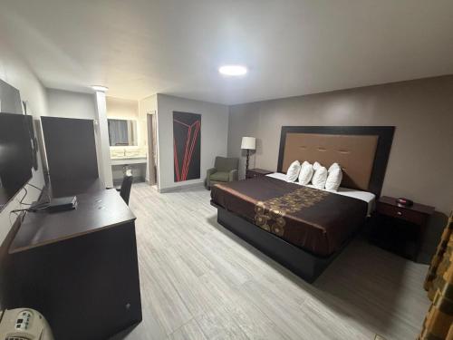 Et tv og/eller underholdning på Ivory Tower Motor Inn Green Brook