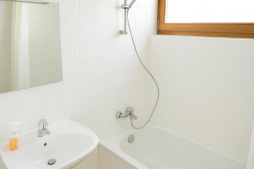 Et badeværelse på FeWo-Gmunden - Traunsee Apartment 60 m2