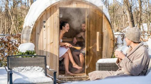 Billede fra billedgalleriet på Poconos Summit - Indoor Hot Tub - Sauna - Games i Stillwater Lake Estates