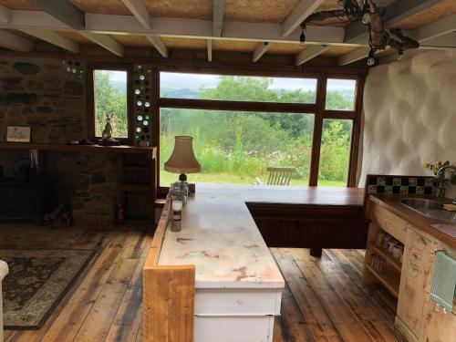 Fotografie z fotogalerie ubytování Rabbits ,1 bedroom, Dartmoor Hillside, Eco Hobbit style, Home v destinaci Wrangaton