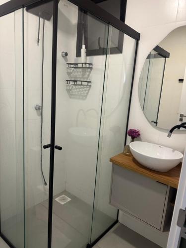 Et badeværelse på Apartamento vista Mar Piscina Poucos metros do mar