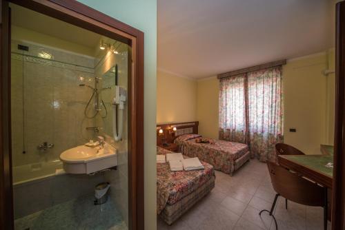 Un baño de New Petit Hotel