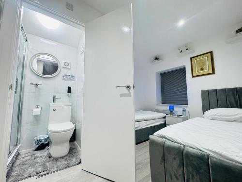 Koupelna v ubytování Letza House - Private En-Suite Rooms near Cardiff City Centre