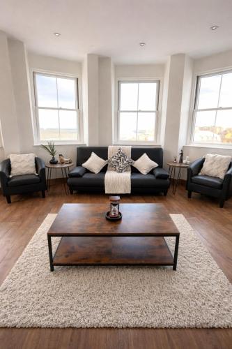 Et opholdsområde på The Imperial Beachfront Penthouse Suite