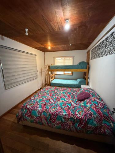 Postel nebo postele na pokoji v ubytování Hostal Route 5