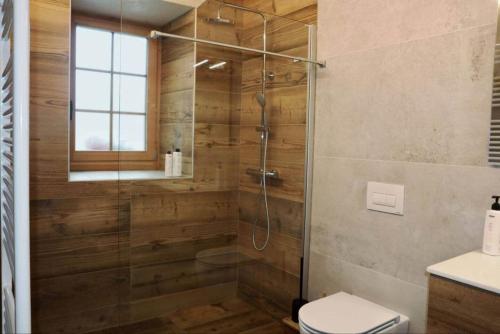 Et badeværelse på Ciesa Le Crepedele - Miniappartamento Zirum