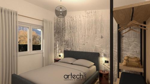 een kleine slaapkamer met een bed en een raam bij Casa Reiner in Bondone