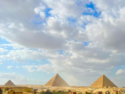 Kemitt pyramids view inn